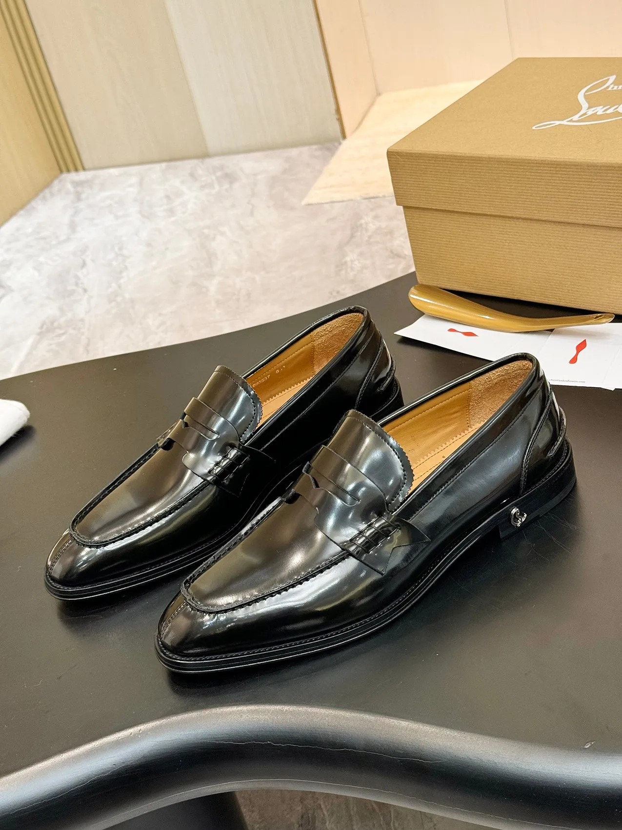 Batch 1080 yuan 💰CL～High-end men’s 👔casual loafers with red soles! ••🆑Genuine and top-quality goods from original orders ••✅💯 Purchase goods from top-quality original orders! Original imported patterned cowhide➕Imported cowhide lining➕Cowhide feet➕Original leather outsole~Size: 39-44 (38, 45.46.47 can be customized)